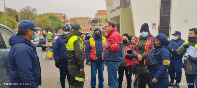 Funcionarios municipales coordinan los operativos de control