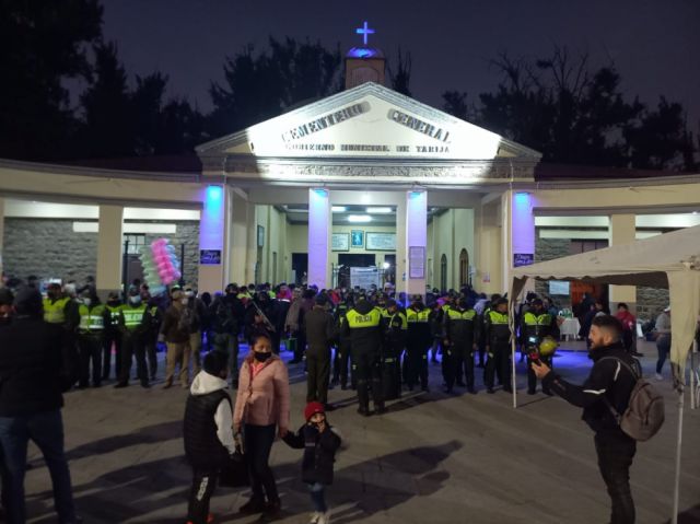 Ingreso al cementerio