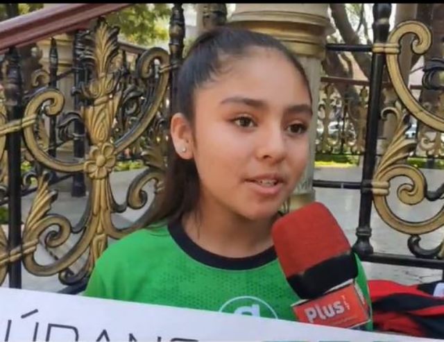 Deportistas tarijeños piden apoyo para viajar al mundial de ráquet en Guatemala