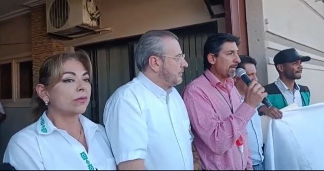 Cívicos del país, reunidos en Santa Cruz, advierten con un posible paro para el lunes
