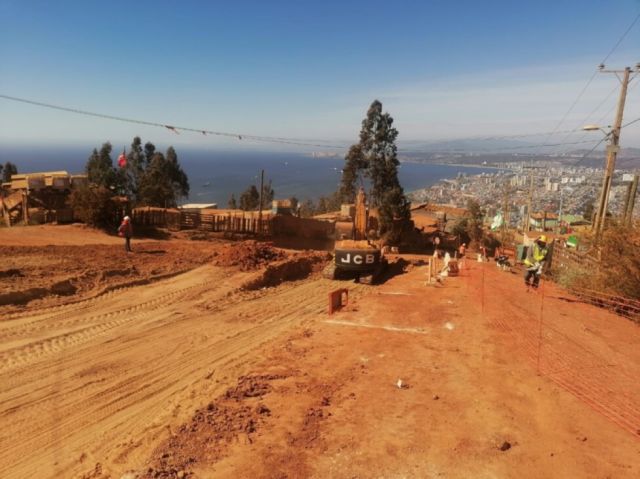 Migrantes bolivianos copan asentamientos precarios en Chile
