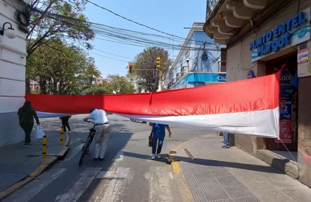 Tarija: Cívicos mantienen el paro, otras instituciones se unen