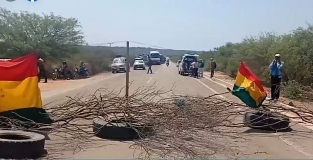 La ruta 9 en Boyuibe se encuentra bloqueada en apoyo al Censo 2023