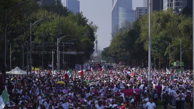 Marchas en México contra la reforma electoral de AMLO 