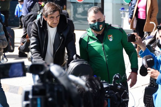 Gustavo Costas ya se encuentra en La Paz para trabajar con la Verde