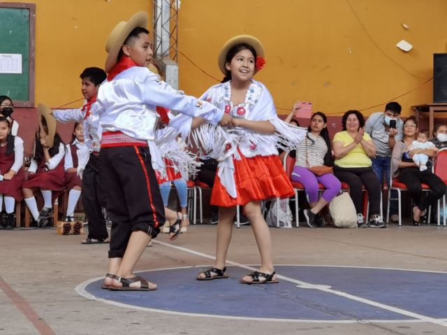 Pareja de baile destacada.