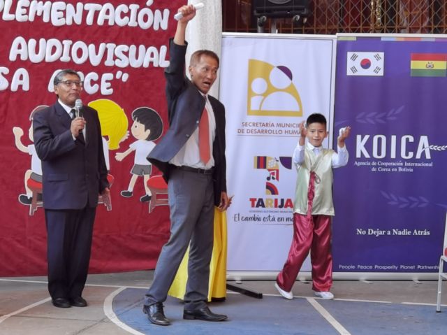Sikhyon Kim expresa su emoción por Tarija.