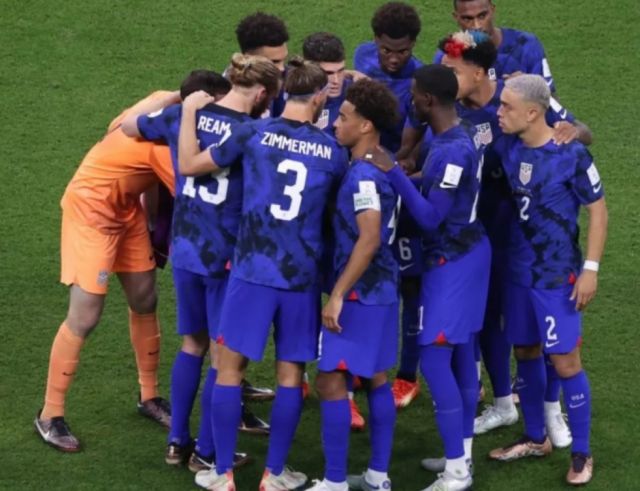 Estados Unidos gana a Irán por la mínima (0-1) y se mete en octavos