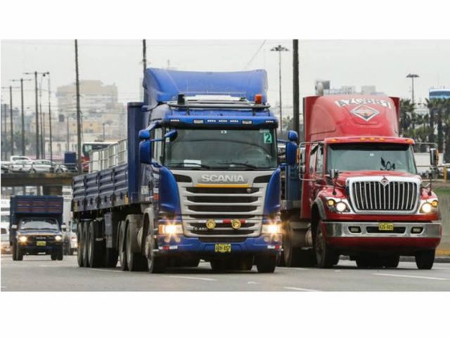 Camioneros de Perú levantan paro