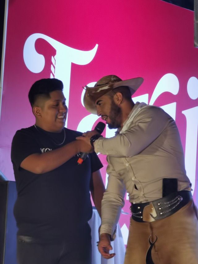 Pepona TV y Franco de la Cuenca animan al público.