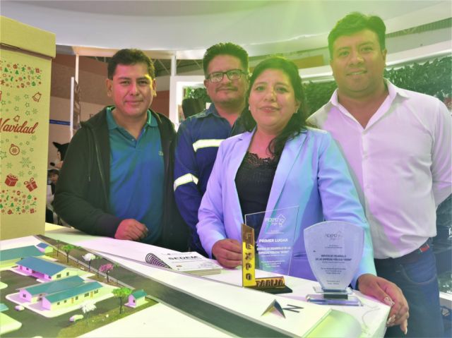 Arnaldo Wayer de IBAE, Fernando Salinas de Envibol, Fátima Pacheco de SEDEM, y Dalio Ibáñez de Subsidios Tarija.