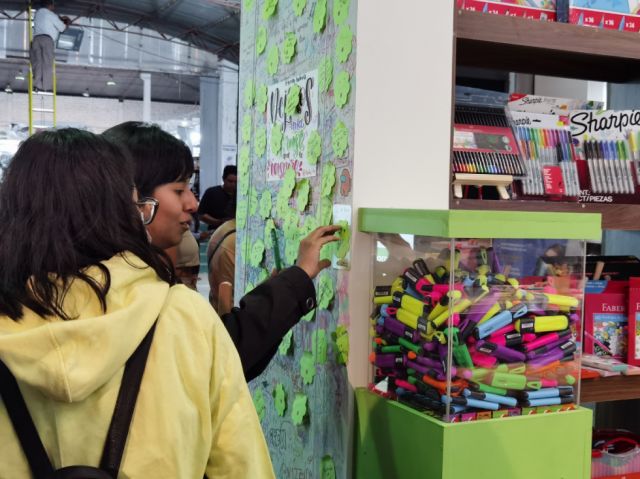 Dinámicas sociales en el stand de Jireh.
