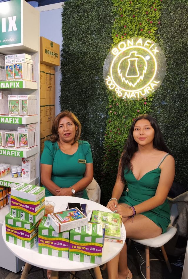La doctora Carina Paniagua Cortez y Melissa Camacho de Bonafix.