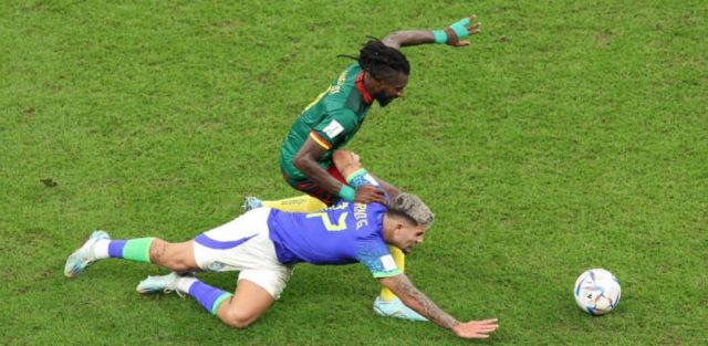 Brasil cae ante Camerún pero  le vale para terminar líder