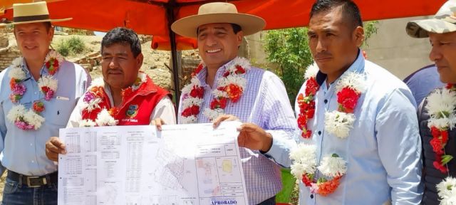Alcaldía de Tarija entrega planimetrías a seis barrios del Distrito 7