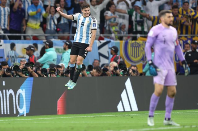 Con goles de Julián y Messi, Argentina se instala en cuartos