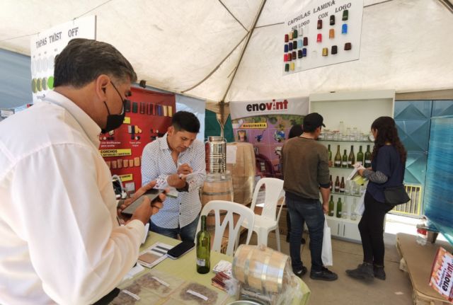 Enovint haciendo negocios.