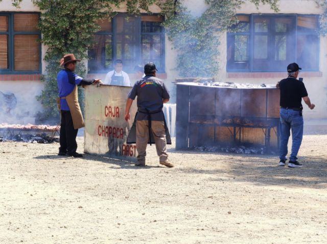 El almuerzo se cocina en caja chapaca.