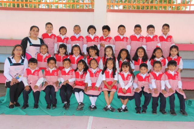 La promo A del San Jorge 2 con la profesora Sandra