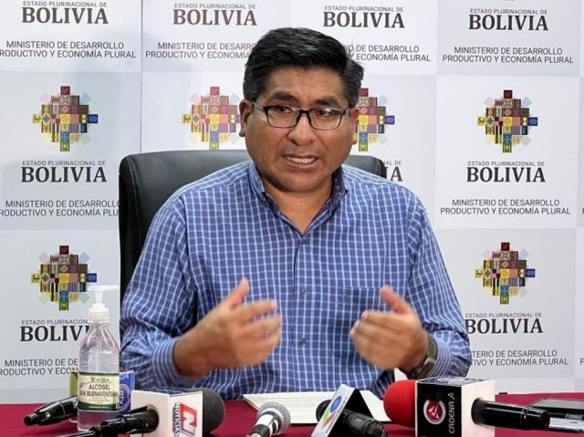 Ministro garantiza abastecimiento de maíz para el sector pecuario