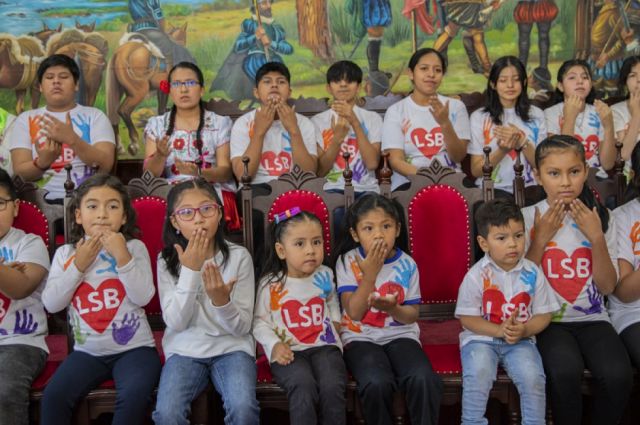 La Alcaldía de Tarija incentiva el aprendizaje de la lengua de señas 