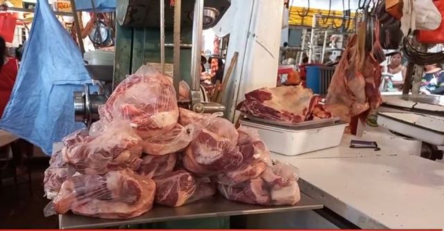 Tras lío de carne incautada, carniceros donan 2 reses para familias de Cercado