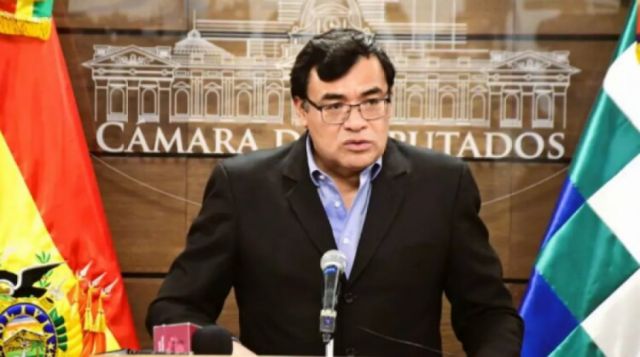 Mercado acusa a "evistas" de coincidir con la oposición para atentar contra el Gobierno
