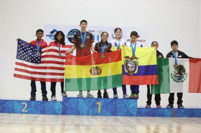La tarijeña Villarroel se coronó doblemente campeona mundial de raquetbol