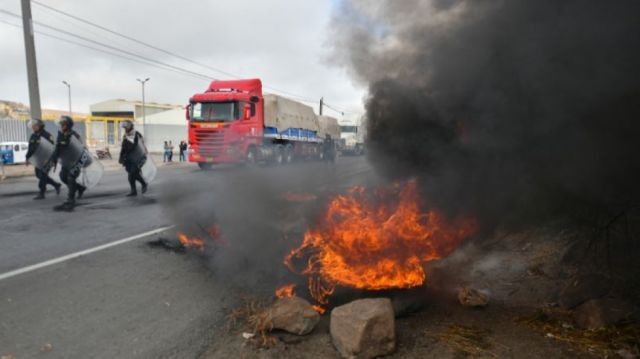 Perú: Manifestantes toman el aeropuerto de Andahuaylas