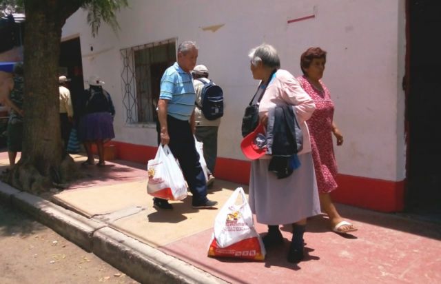 Inicia la entrega de la cuarta canasta alimentaria para adultos de Tarija