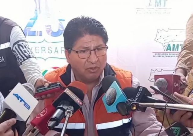 Gobierno entrega cemento a 7 municipios de Tarija afectados por desastres