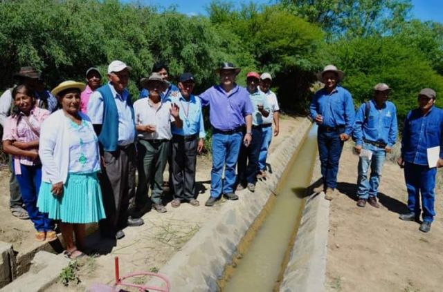 Gobernación de Tarija mejora canales de riego en Santa Ana La Vieja