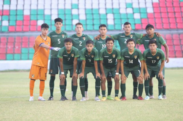 La Sub-17 cierra con derrota en el triangular en Santa Cruz 