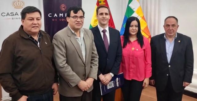 Cámara de Diputados homenajea a Campos de Solana y Casa Real