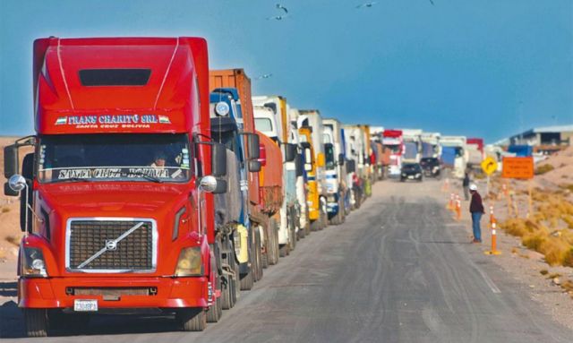 Perú levanta el bloqueo en Desaguadero