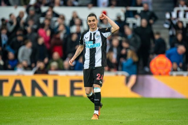 Golazo de Almirón en el triunfo del Newcastle