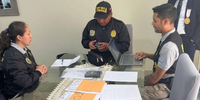 Detienen a oficiales investigados por corrupción en Perú