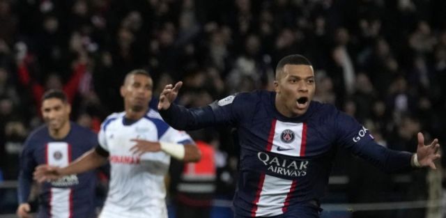 Kylian Mbappé vuelve a  vestirse de héroe en el PSG