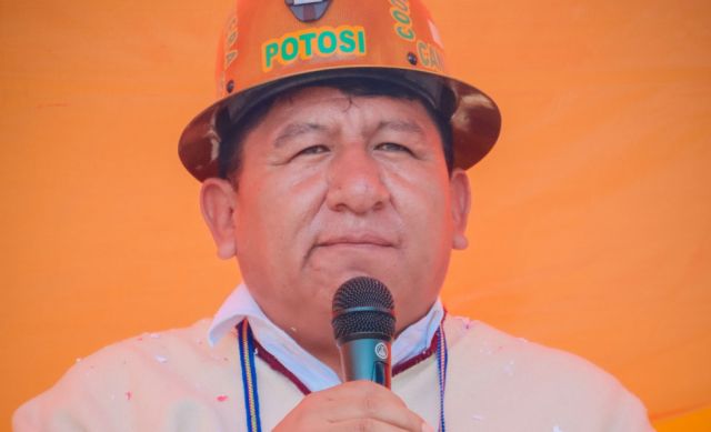 Levantan detención de gobernador de Potosí