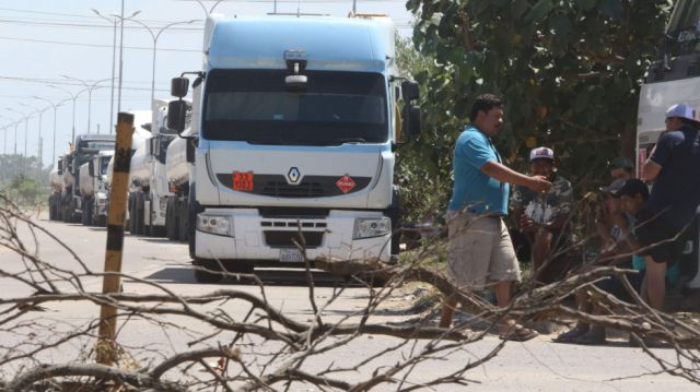 Santa Cruz: 500 camiones se encuentran parados