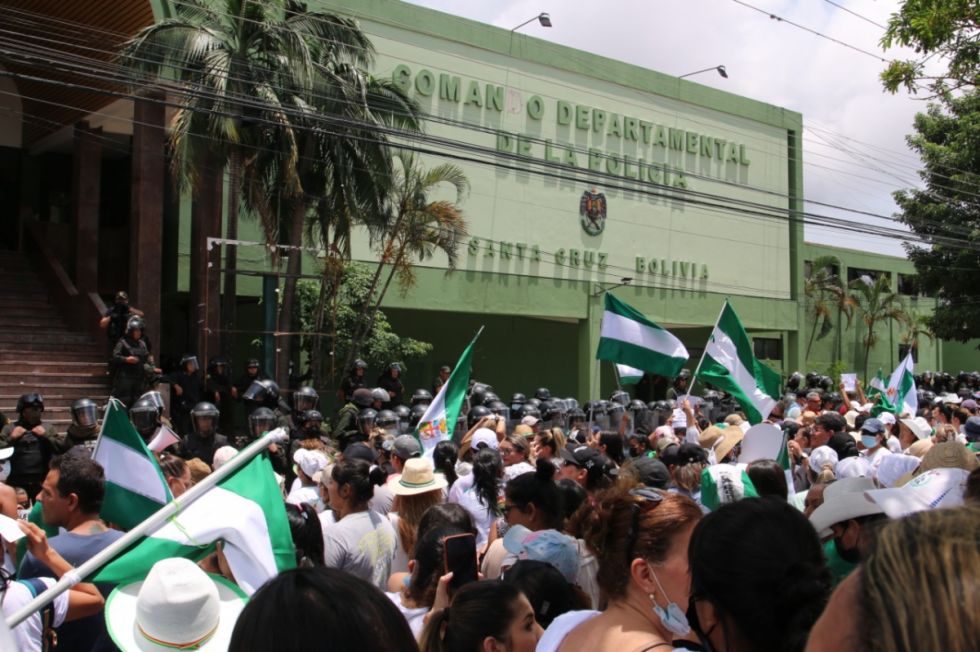Los cívicos apuestan al “caos” económico frente al Gobierno
