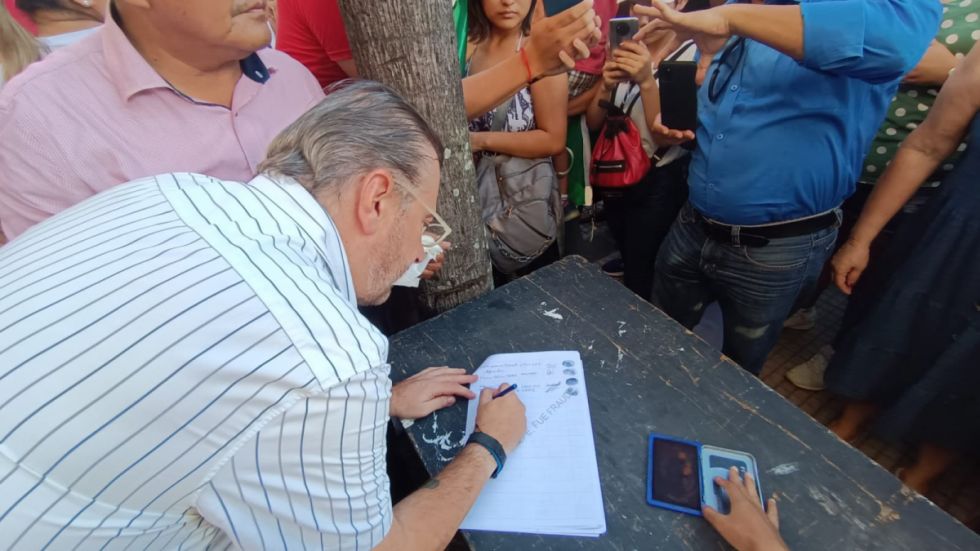 Santa Cruz refuerza la estrategia económica, el Gobierno niega desabastecimiento
