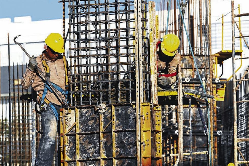 INE afirma que 400.000 personas se dedican al rubro de la construcción