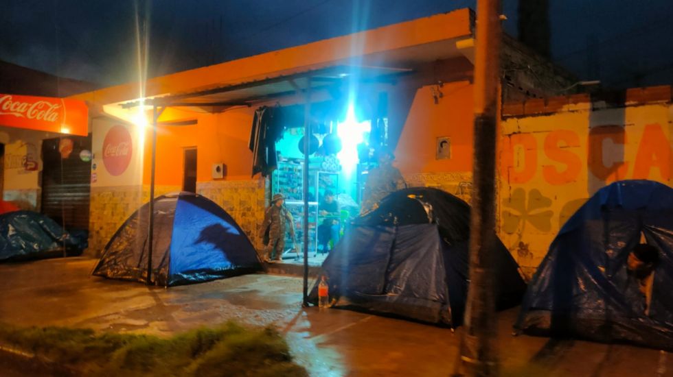 Tarija: Pese a que no hay reclutamiento militar, postulantes hacen vigilia 