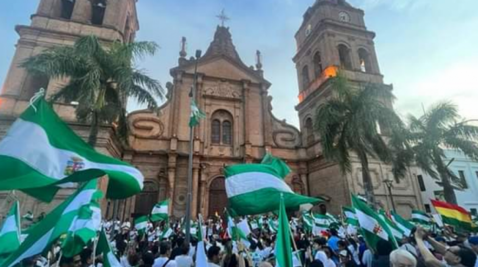 Analistas sostienen que presión de Santa Cruz no durará mucho y que Camacho no saldrá libre