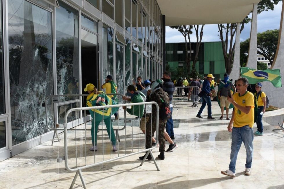 Brasil: El macabro montaje tecno de la ultraderecha