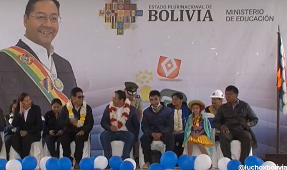 Gobierno entrega 2 unidades educativas en Tarija