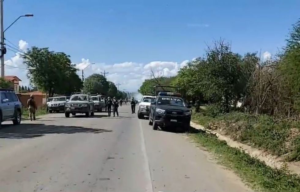 Comunarios de Rancho Norte saquean un camión en medio de un enfrentamiento entre contrabandistas y la Policía