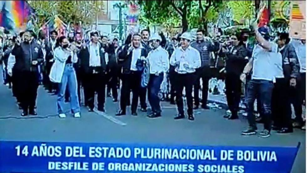 "Guerreros azules" del Ministerio de Obras Públicas componen una canción al Estado Plurinacional