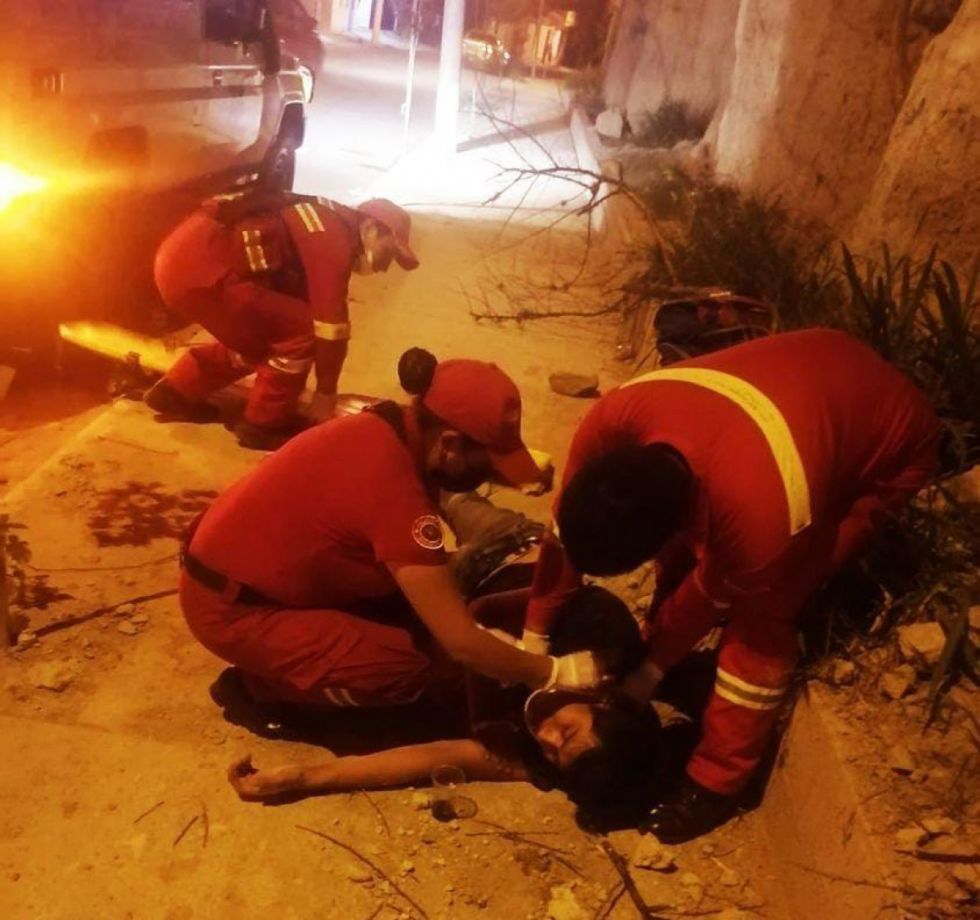 Joven se despeñó 4 metros por el cerro en el barrio Aranjuez 